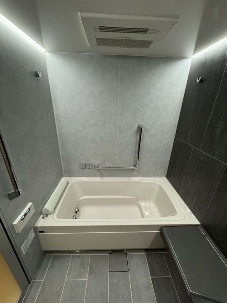 お湯の流れをコントロールする、「S」リラックステクノロジー。
「肩湯」「肩ほぐし湯」「腰ほぐし湯」の３つの機能で、快適さ、心地よさを満喫していただけます。
(引用元：LIXIL)