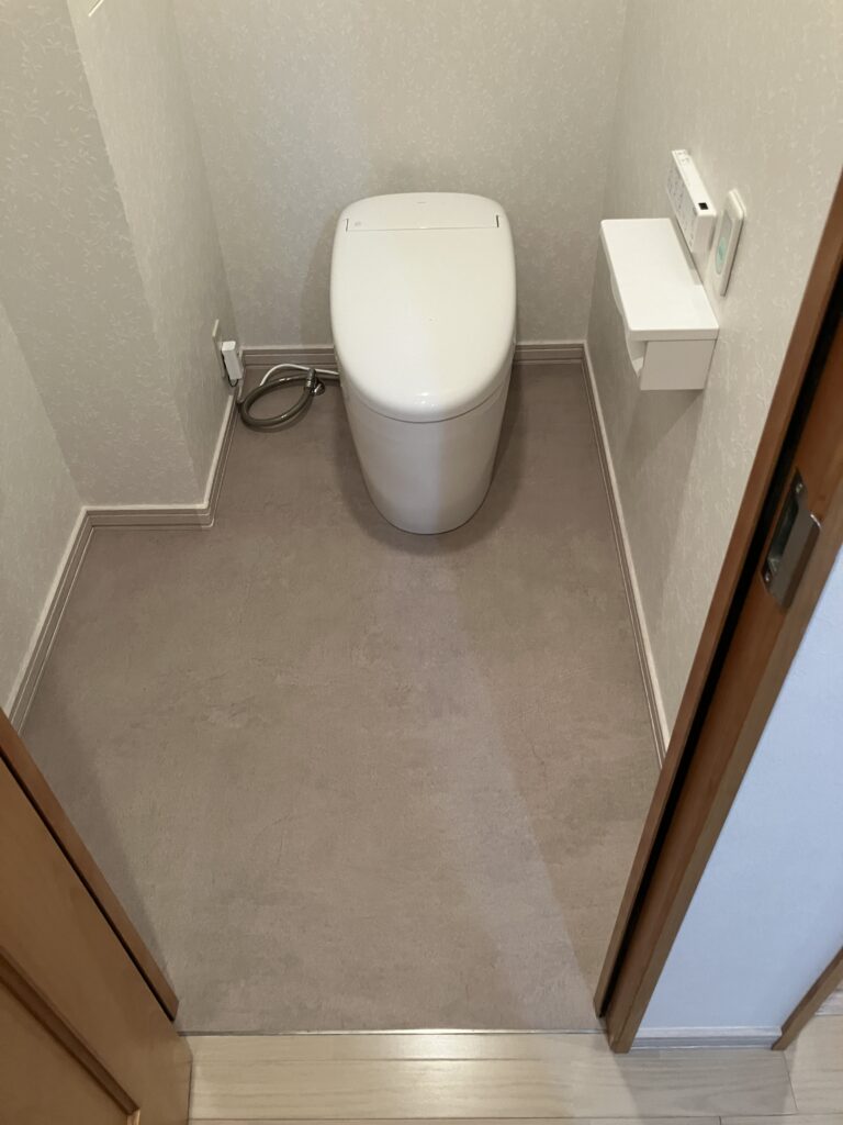TOTOのウォシュレット一体形便器「ネオレストRS1」は、家族みんなが心地よく、安心して使える、やさしいナチュラルな空間を提供します。
